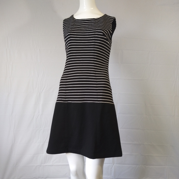Vince Camuto Dresses & Skirts - Vince Camuto black white stripe dress NWOT Size 4